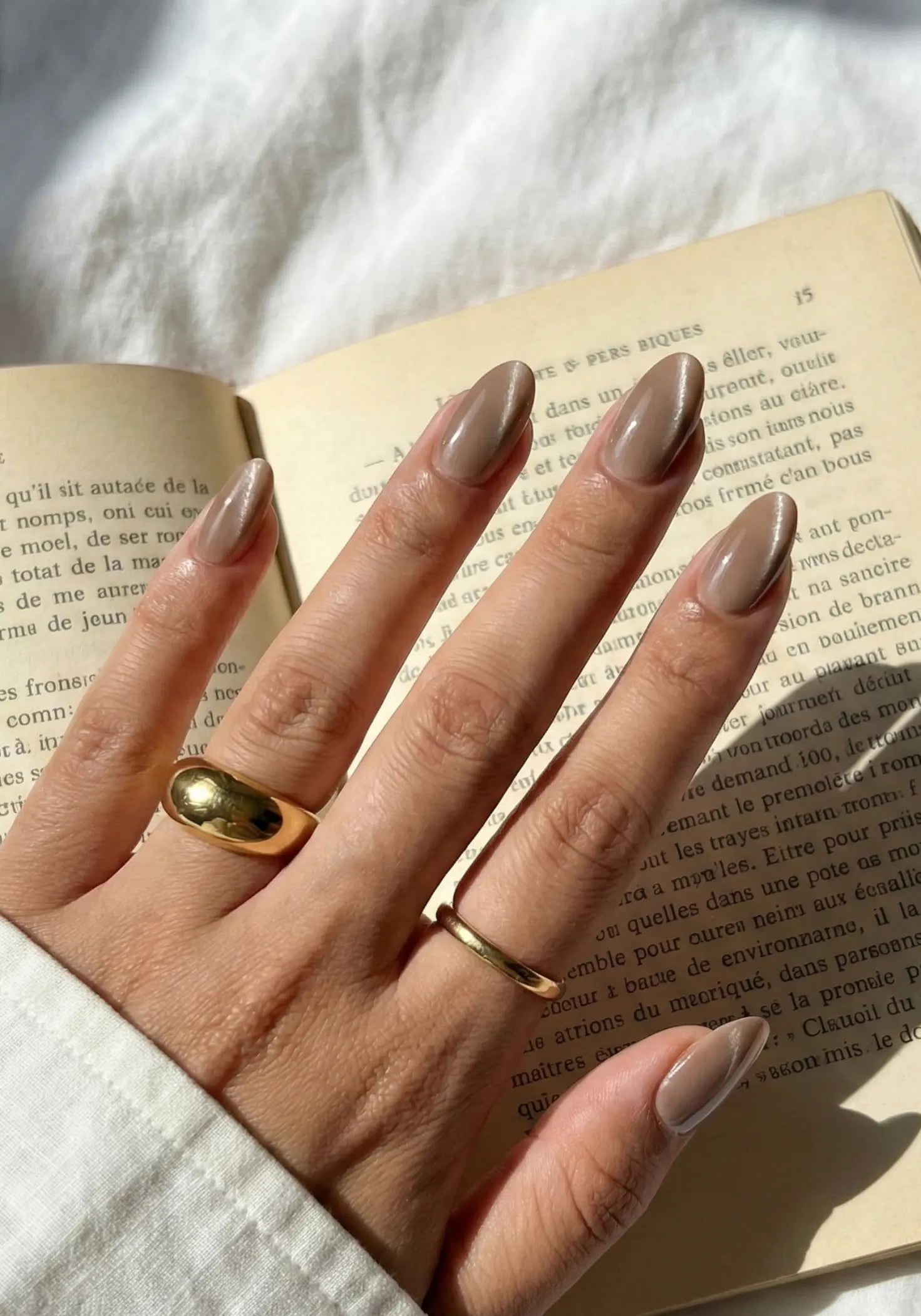 Espresso | Premium Press On Nails | Cat Eye Glossy Almond Shape